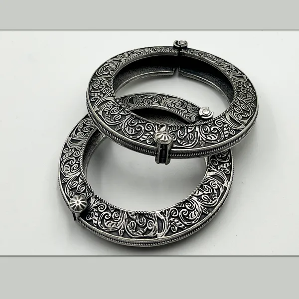 Oxidised_Silver_Single_Piece_Of_Silver_Replica_Rajwadi_Sahiba_Openable_Bracelet_&_Kada,_Oxidised_Hand-Cuff_Tribal_Bangle,_Traditional_And_Antique_Finish_(Style_U)