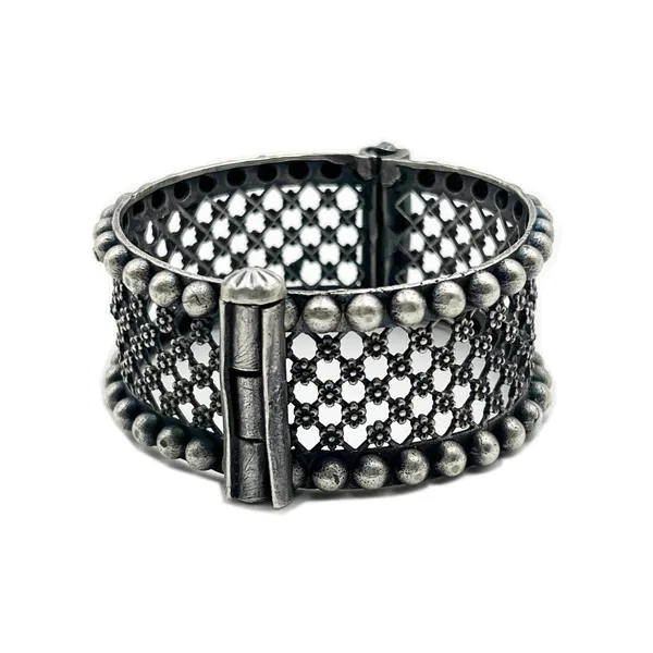 Oxidised_Silver_Single_Piece_Of_Silver_Replica_Rajwadi_Sahiba_Openable_Bracelet_&_Kada,_Oxidised_Hand-Cuff_Tribal_Bangle,_Traditional_And_Antique_Finish_(Style_V)