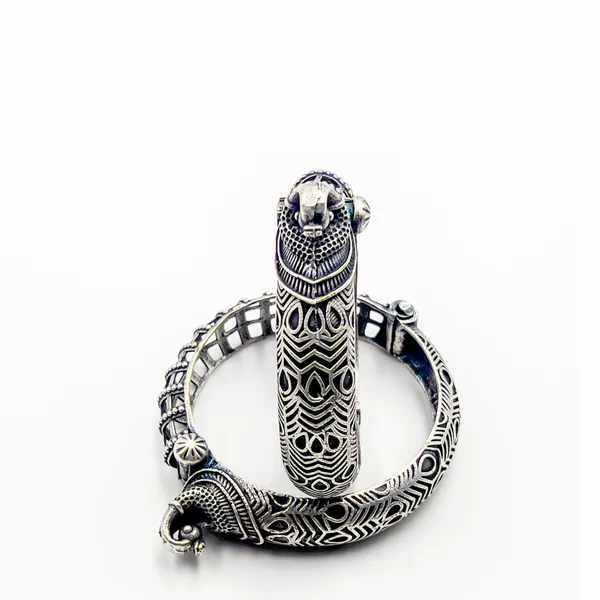 Oxidised_Silver_Single_Piece_Of_Silver_Replica_Rajwadi_Sahiba_Openable_Bracelet_&_Kada,_Oxidised_Hand-Cuff_Tribal_Bangle,_Traditional_And_Antique_Finish_(Style_X)