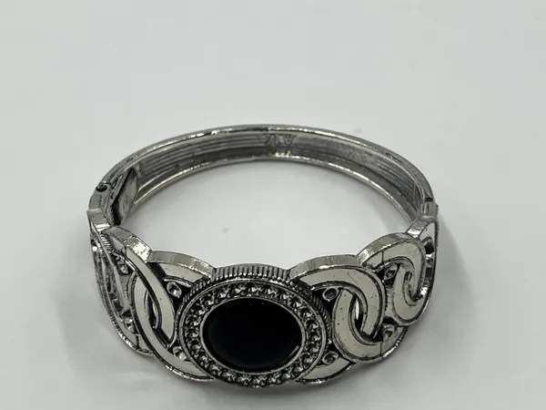 Silver_Oxidised_Black_Stone_Chain-Link_Bracelet_For_Women_|_Open_Size_Daily_&_Office_Wear_Kada_In_Antique_Finish