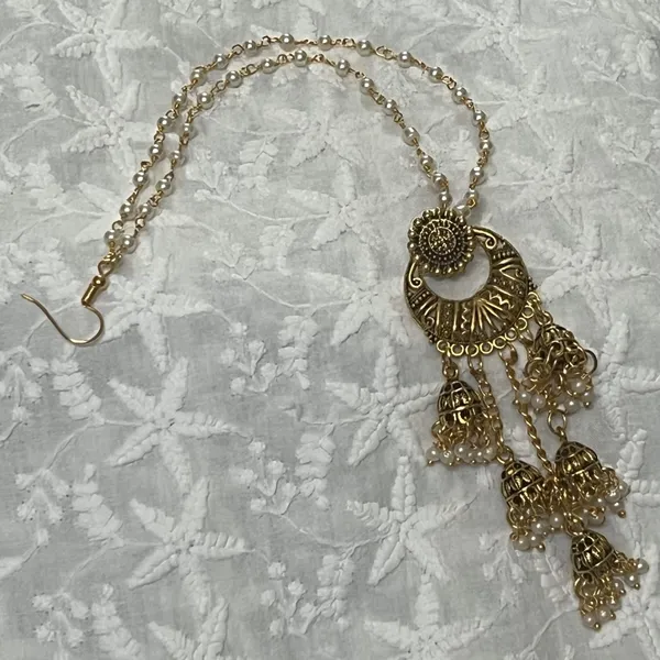 Antique_Gold_Golden_Chand_Bali_Design_Ear_Ring_With_Kan_Chain_And_White_Beads_Hair_Chain_For_Women_And_Girls