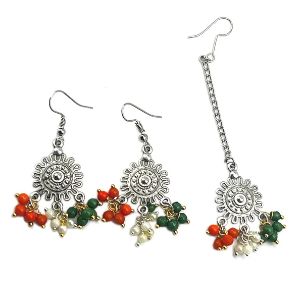 Multicolor_Oxidised_Partiotic_Tri_Color_Earrings_With_Long_Chain_Maang_Tikka