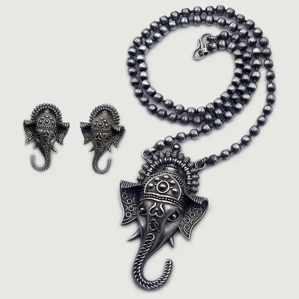 Silver_Oxidised_Oxidized_Ganesha_Pendant_Chain_Jewellery_Set_-_Opera_Length_Ganpati_Temple_Jewellery_For_Women_And_Girls