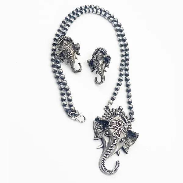 Silver_Oxidised_Oxidized_Ganesha_Pendant_Chain_Jewellery_Set_-_Opera_Length_Ganpati_Temple_Jewellery_For_Women_And_Girls