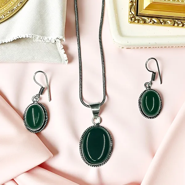Green_Oxidised_Jewellery_Set_With_Green_Stone_Pendant_&_Earrings_For_Women