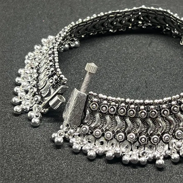 Oxidised_Silver_Oxidized_German_Traditional_Ethnic_Broad_And_Heavy_Payal_Anklets_(Paejeb)_For_Women_And_Girls_30_Mm_Wide