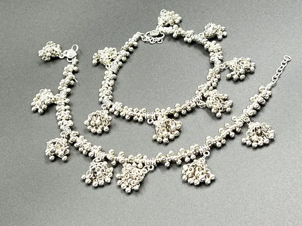 Oxidised_Silver_Contemporary_Oxidised_Silver_Anklets/Payal_For_Women_And_Girls_Collection_Of_Designs_Created_With_Oxidised_Motifs,_Beads,_&_Shell_(Jhumki2)