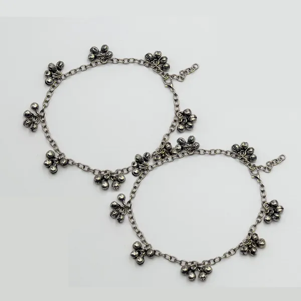 Oxidised_Silver_Contemporary_Oxidised_Silver_Anklets/Payal_For_Women_And_Girls_Collection_Of_Designs_Created_With_Oxidised_Motifs,_Beads,_&_Shell_(Gungroo)