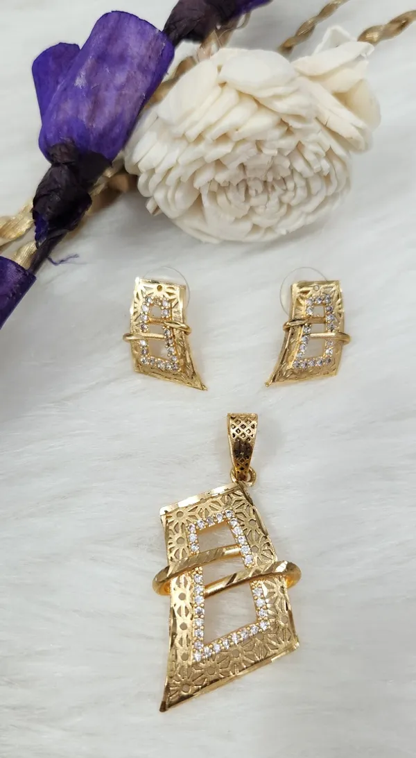 Advita_Rajvadi_Brass_pandel_with_earing
