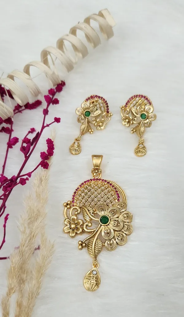 Antique_Floral_Drop_Pendant_Set_With_Earing
