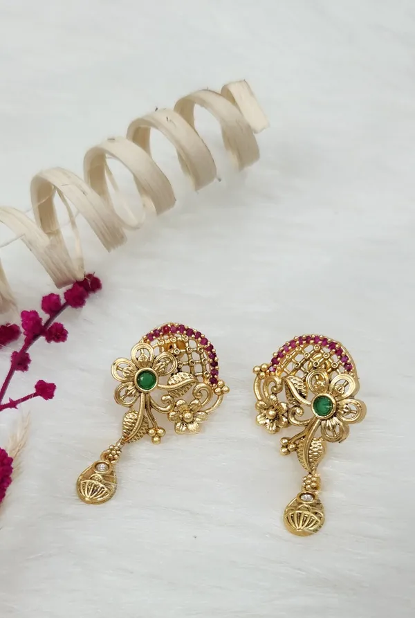 Antique_Floral_Drop_Pendant_Set_With_Earing