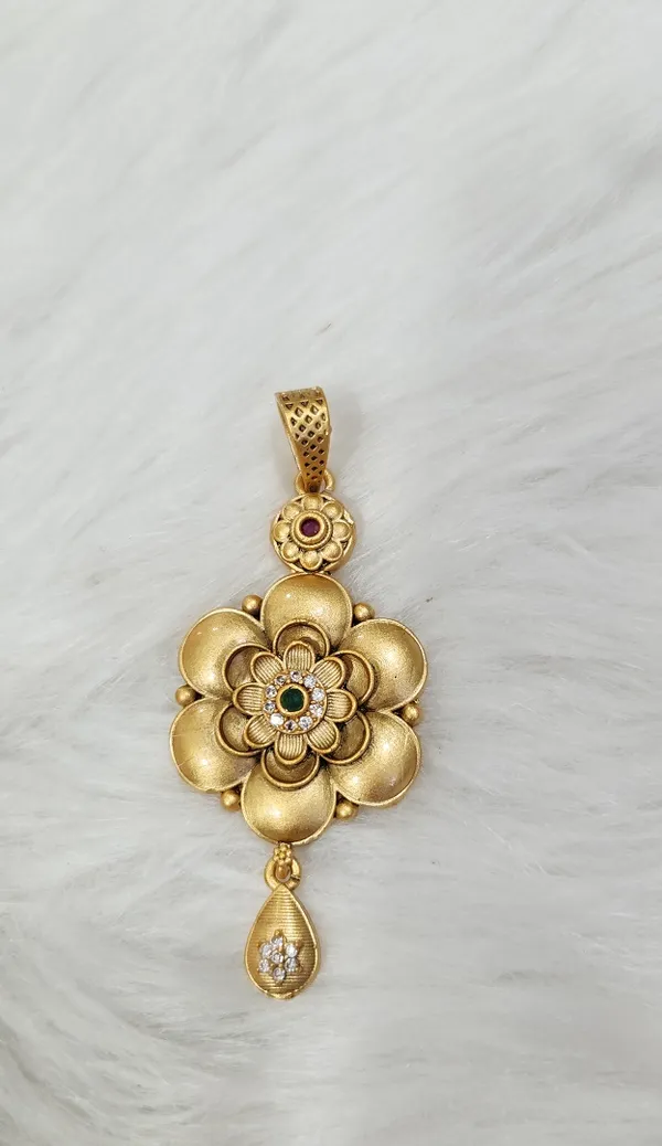 Antique_Gold_Flower_Pendant_&_Earrings