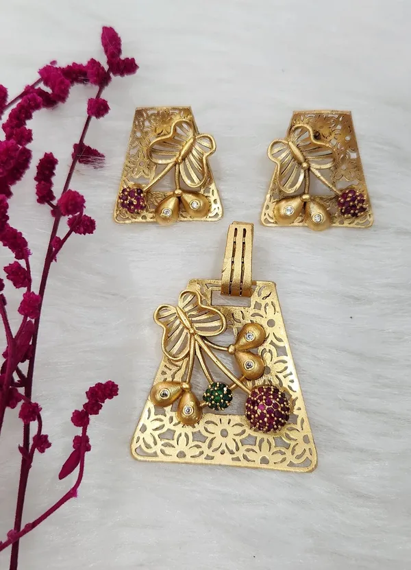 Antique_Gold-Plated_Filigree_Butterfly_Pendant_Set