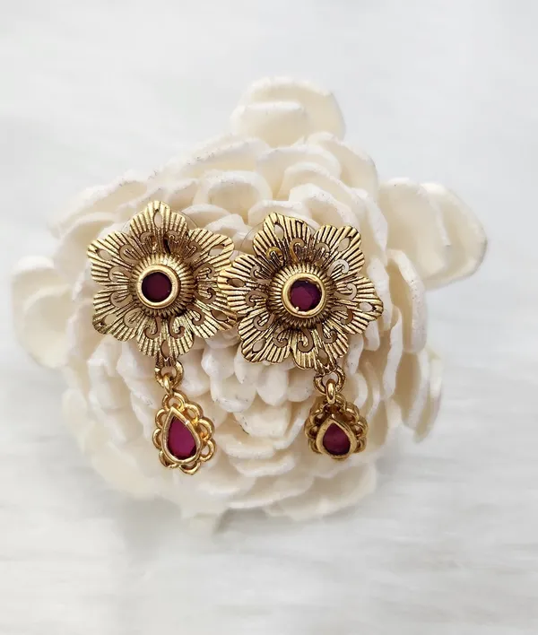 Antique_Gold-Plated_Floral_Chandbali_Pendant_Set