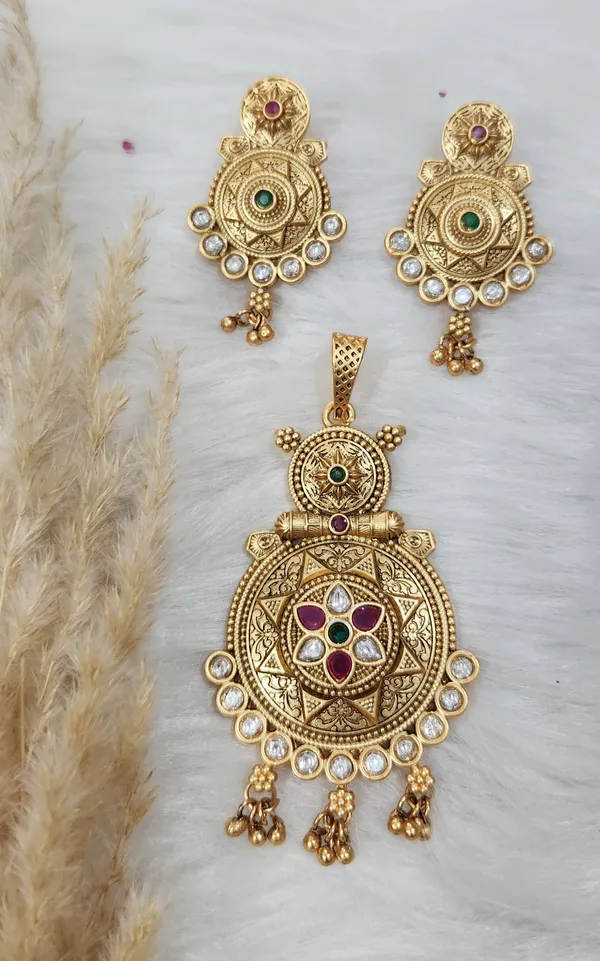 Antique_Gold-Plated_Rajwadi_Nakshi_Pendant_Set
