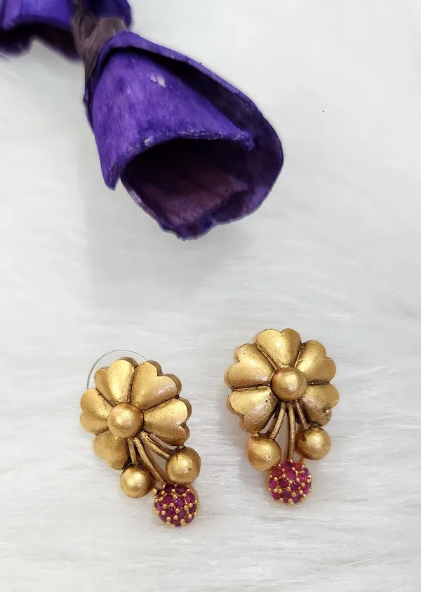 Antique_Matte_Gold_Floral_Statement_Pendant_&_Stud_Earring_Set