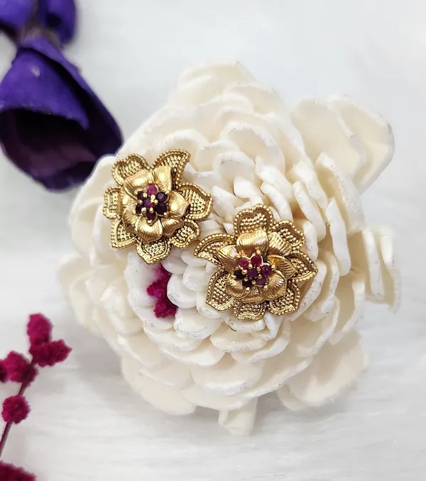 Antique_Matte_Gold-Plated_Multy_Floral_Pendant_Set