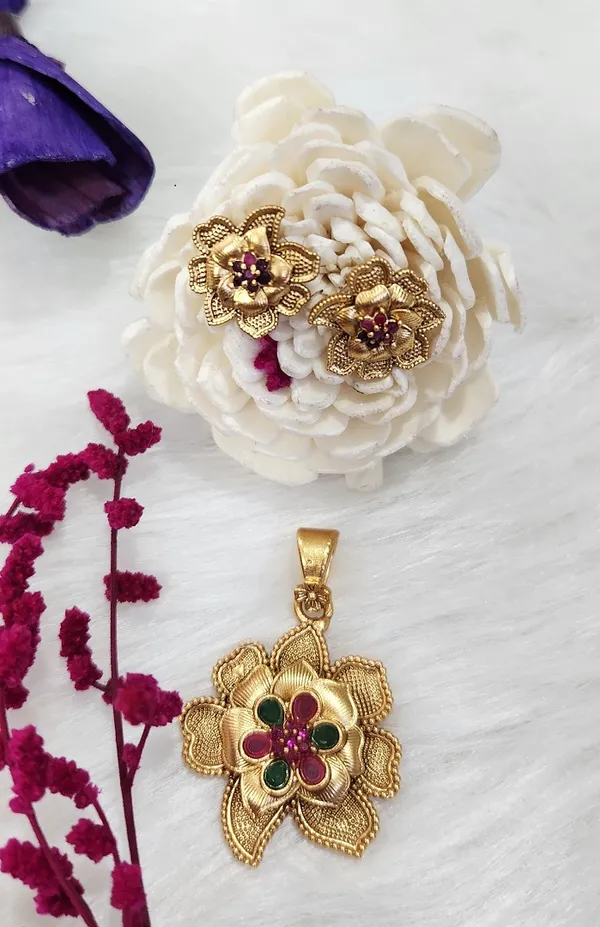 Antique_Matte_Gold-Plated_Multy_Floral_Pendant_Set