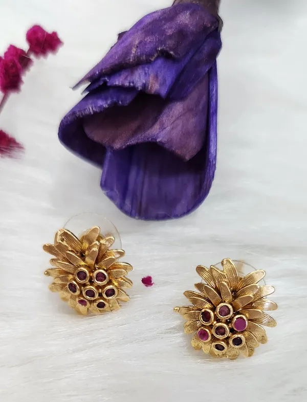 Antique_Matte_Gold-Plated_Strawberry_Floral_Pendant_Set
