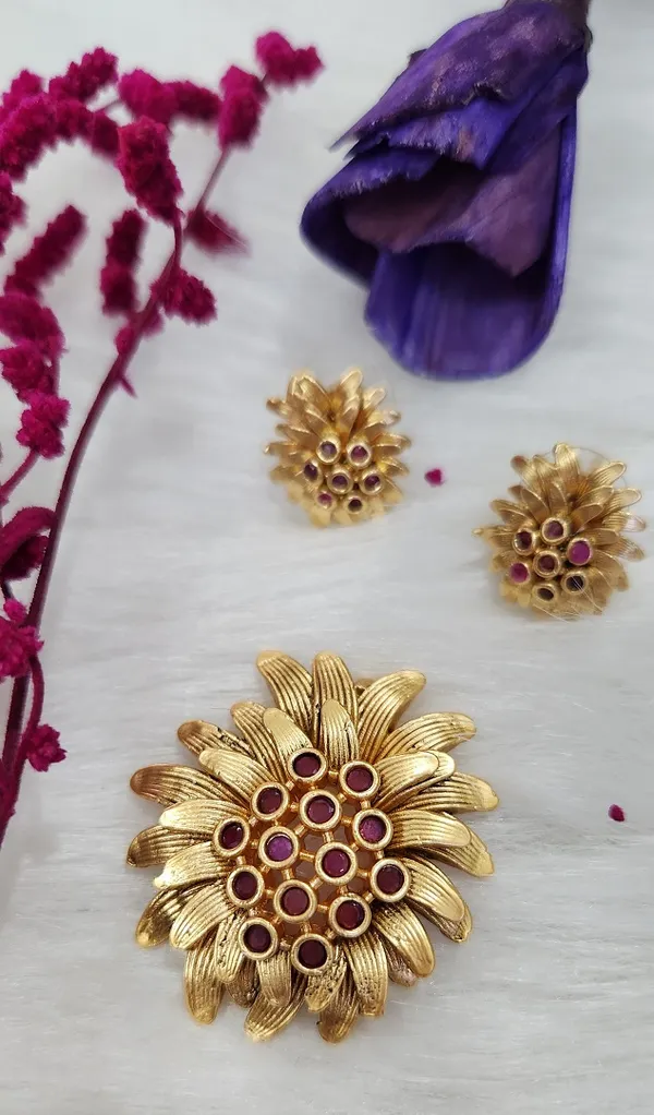 Antique_Matte_Gold-Plated_Strawberry_Floral_Pendant_Set