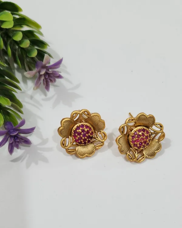Antique_Gold_Brass_Antique_Floral_Ruby_Pendant_Set_For_Women