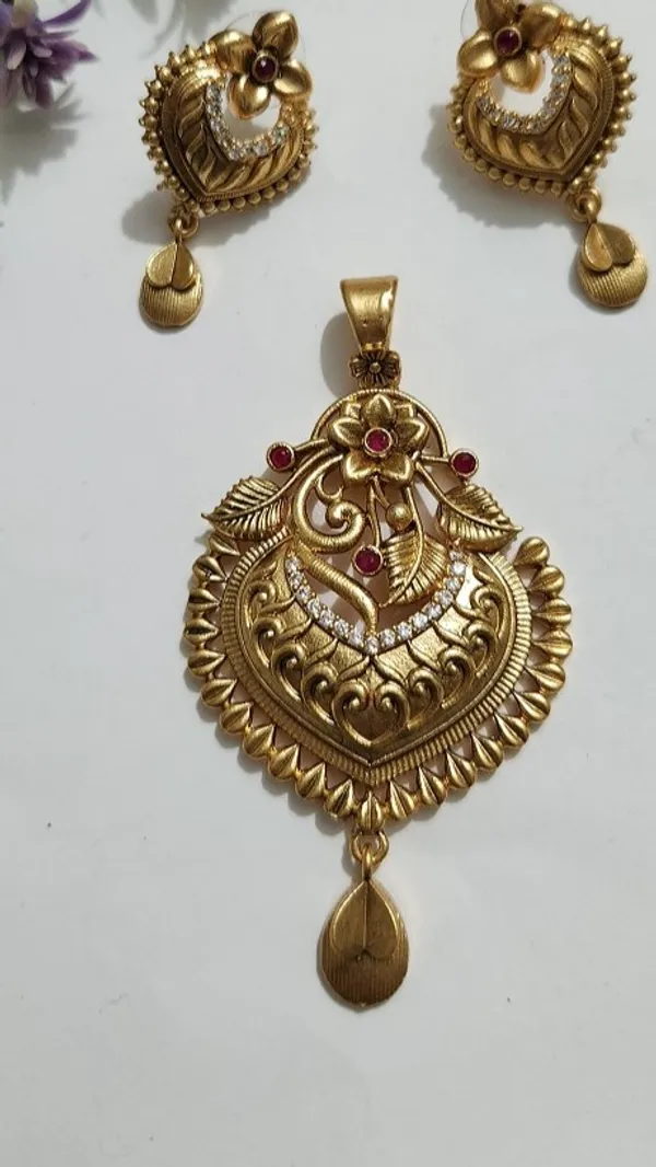 Micro_Gold_Plated_Brass_Antique_Floral_Temple_Pendant_Set_For_Women