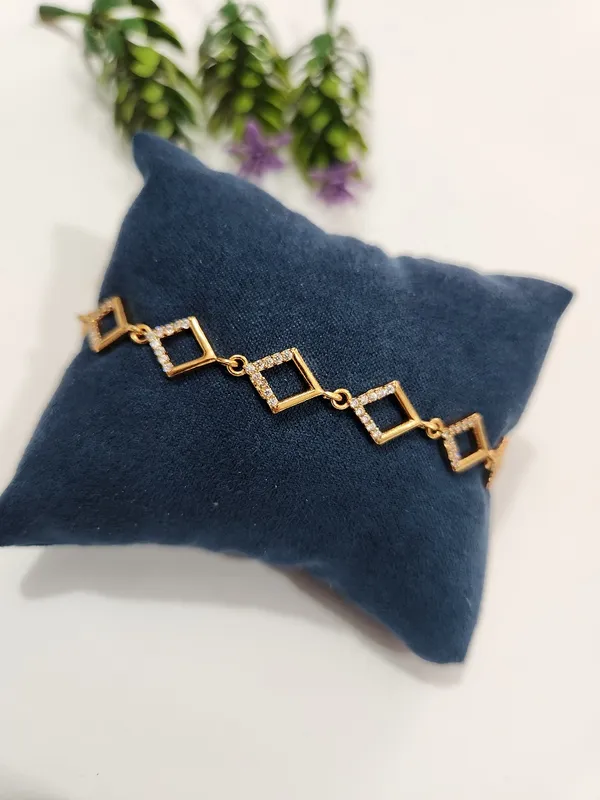 Gold_Plated_Brass_Diamond_Pattern_Bracelet_For_Women