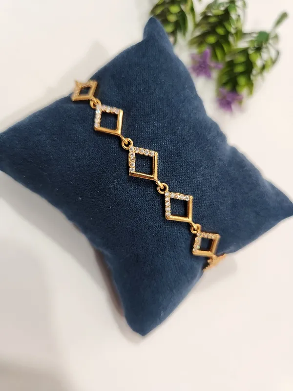Gold_Plated_Brass_Diamond_Pattern_Bracelet_For_Women