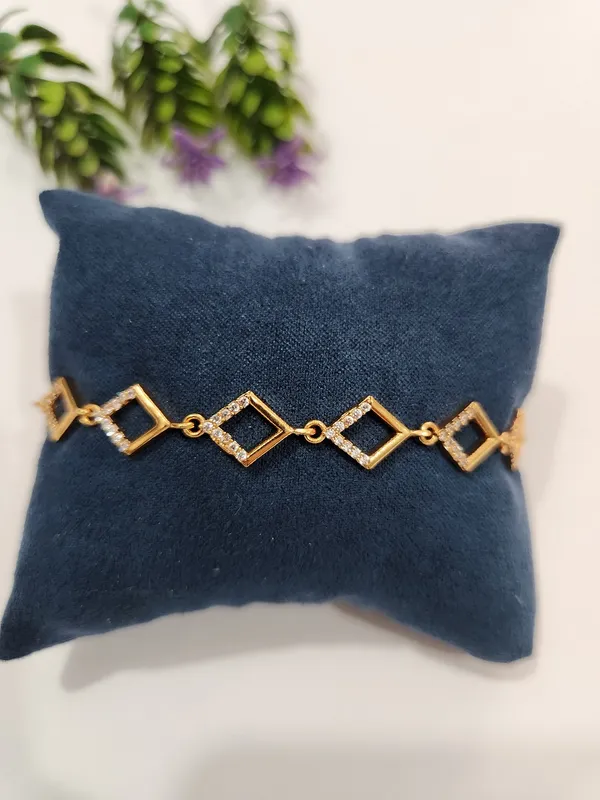 Gold_Plated_Brass_Diamond_Pattern_Bracelet_For_Women