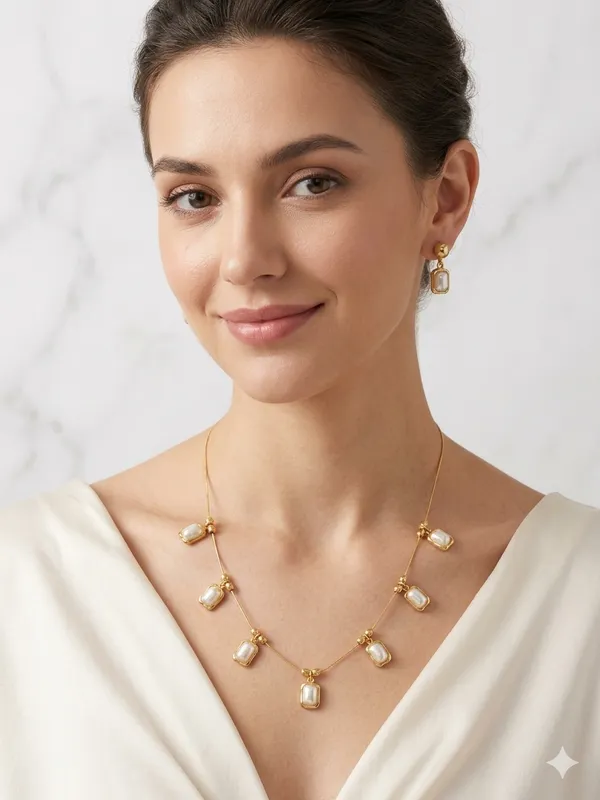 Elegant_Pearl_&_Gold_Charm_Necklace_Set