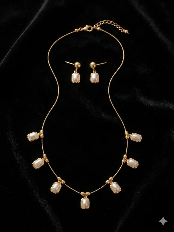 Elegant_Pearl_&_Gold_Charm_Necklace_Set