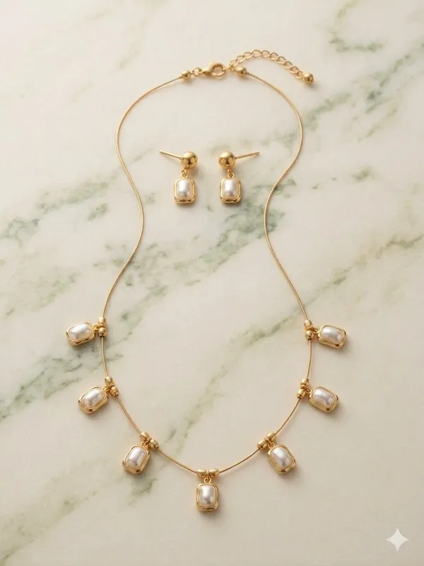 Elegant_Pearl_&_Gold_Charm_Necklace_Set