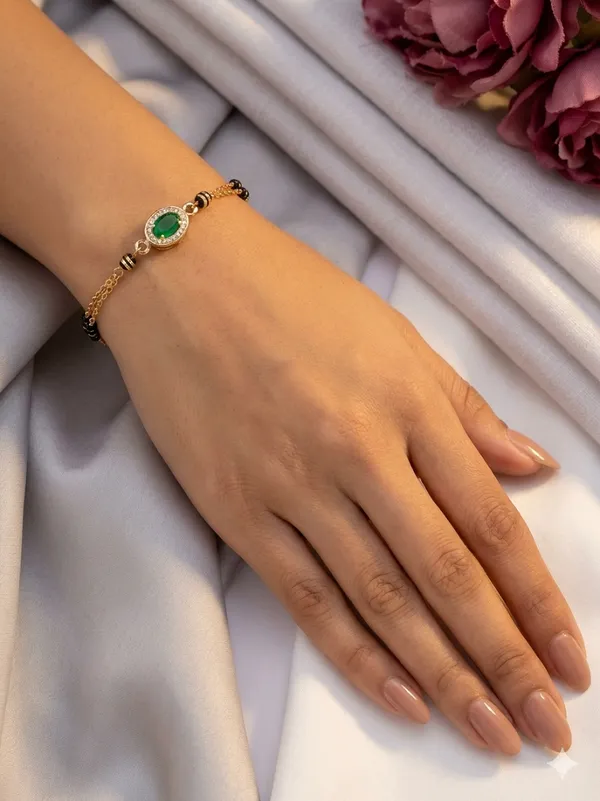 Emerald_Oval_Halo_Mangalsutra_Bracelet