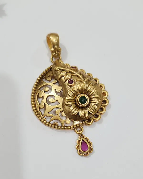 Antique_Gold_Brass_Floral_Paisley_Pendant_Set_For_Women