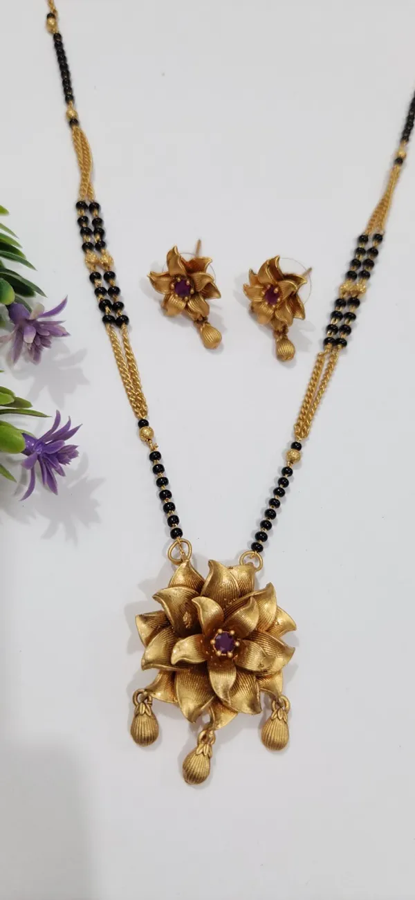 Antique_Gold_Brass_Flower_Mangalsutra_For_Women