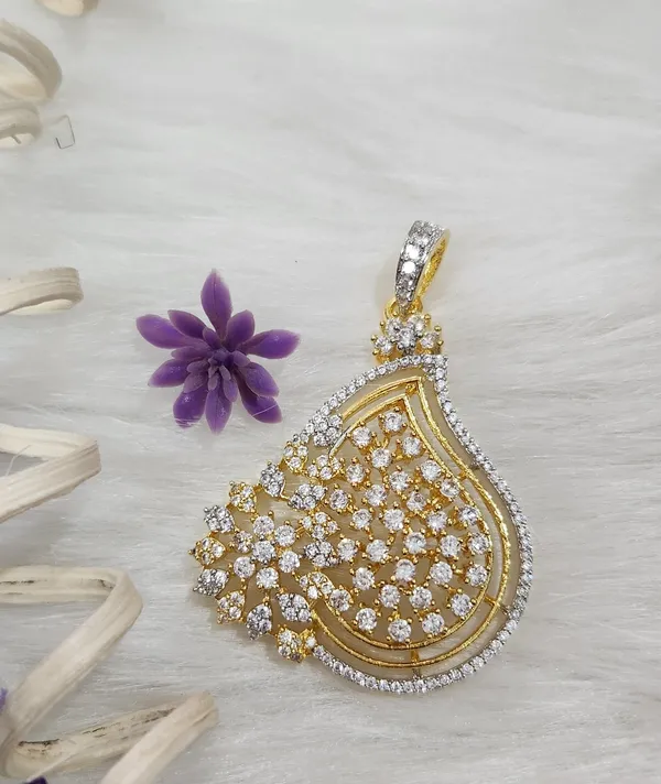 Gilded_Teardrop_American_Diamond_Pendant_Set