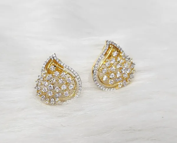 Gilded_Teardrop_American_Diamond_Pendant_Set
