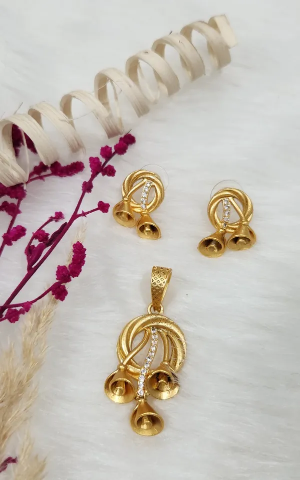 Golden_Bell_Charm_Set_With_Earing