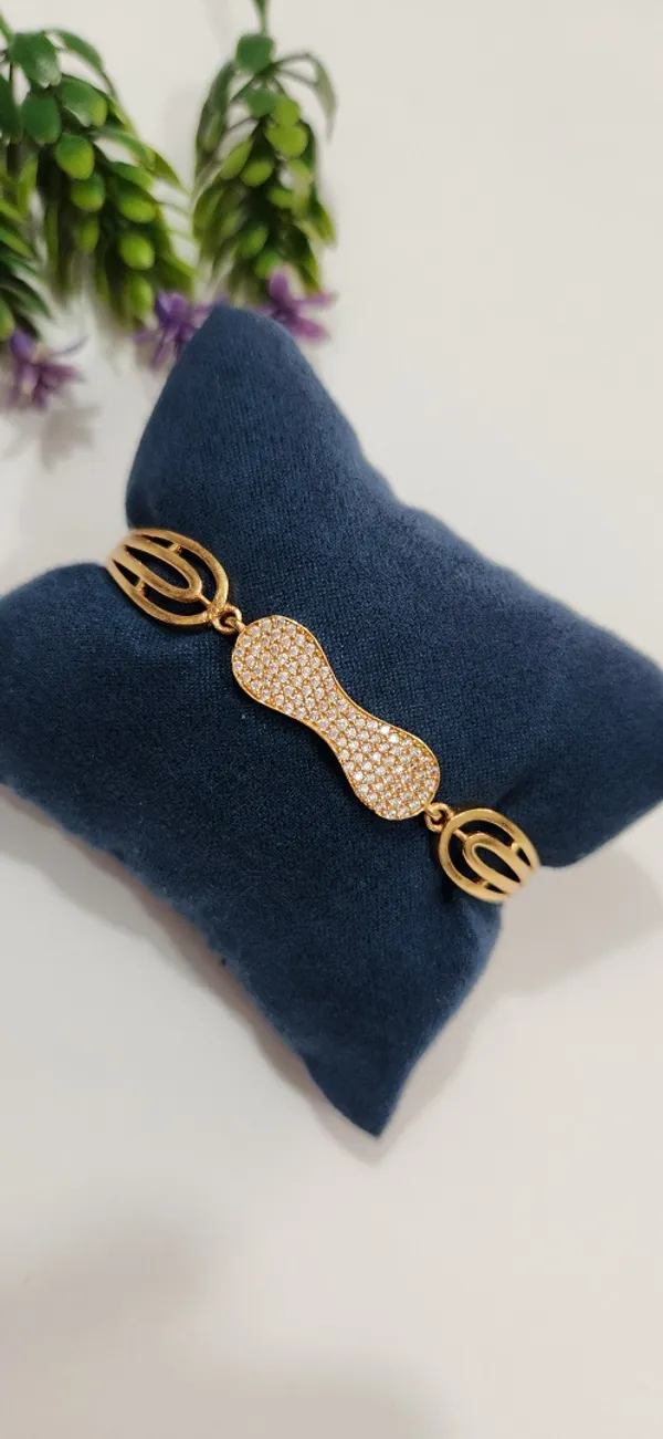 Gold_Brass_Infinity_Wave_Diamond_Bracelet_For_Women