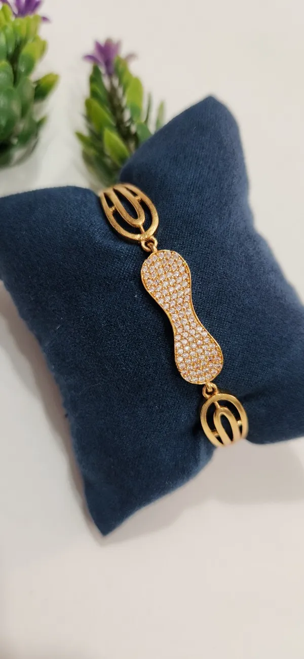 Gold_Brass_Infinity_Wave_Diamond_Bracelet_For_Women