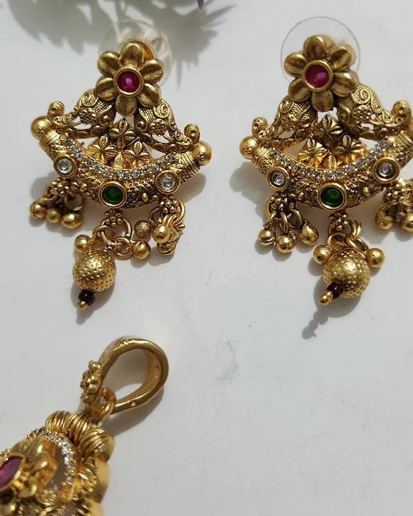 Micro_Gold_Plated_Brass_Padmaratna_Pendant_With_Earring_For_Women