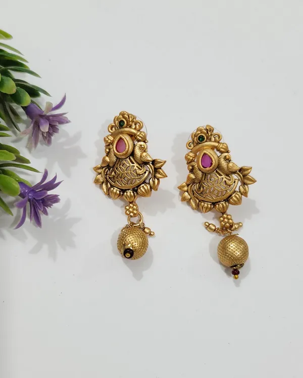 Antique_Gold_Brass_Peacock_Motif_Pendant_For_Women