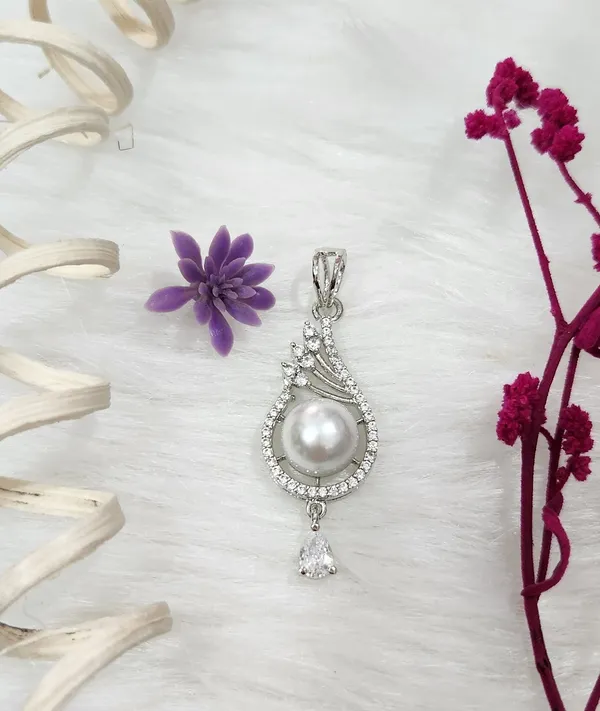 Pearl_&_American_Diamond_"Graceful_Drop"_Pendant_Set