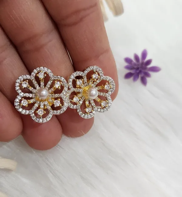 Radial_Flower_Motif_Pearl_and_AD_Pendant_Set