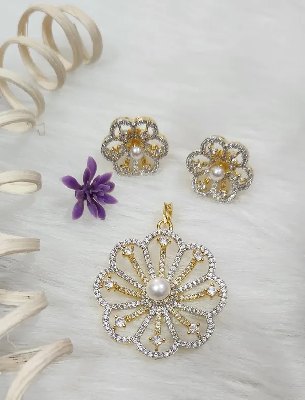 Radial_Flower_Motif_Pearl_and_AD_Pendant_Set