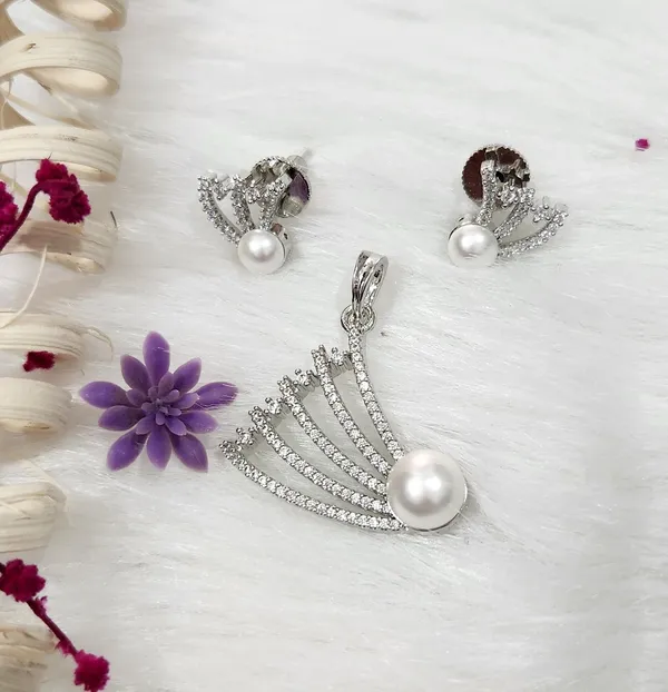 Radiant_Arch_Pearl_Studded_Jewelry_Suite