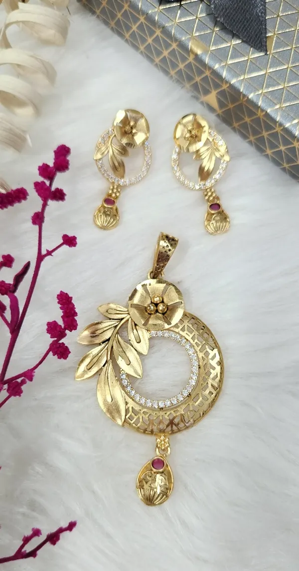 Radiant_Bloom_Circle_Pendal_Set
