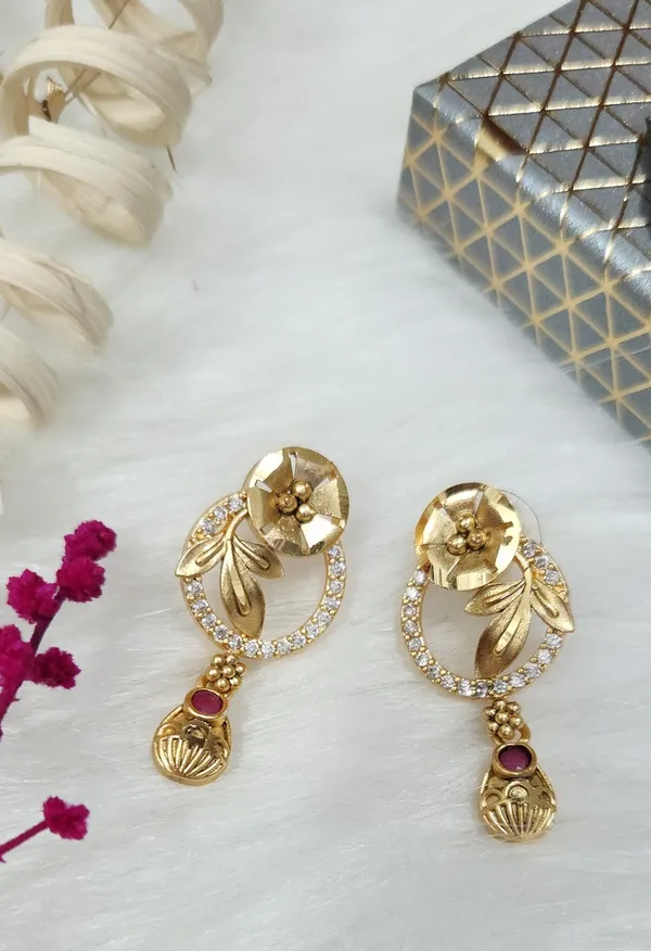Radiant_Bloom_Circle_Pendal_Set