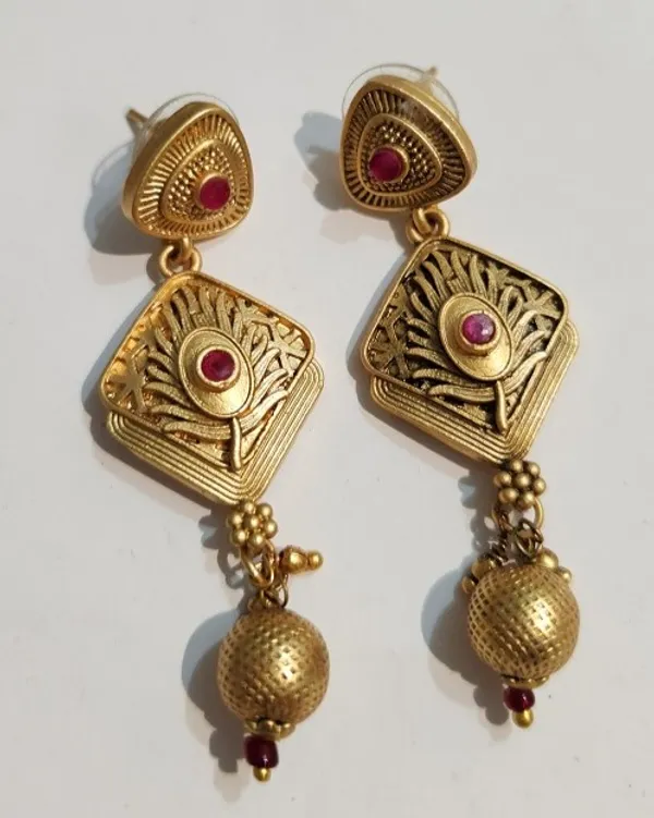 Micro_Gold_Plated_Brass_Raj_Mayura_Pendant_With_Earring_For_Women