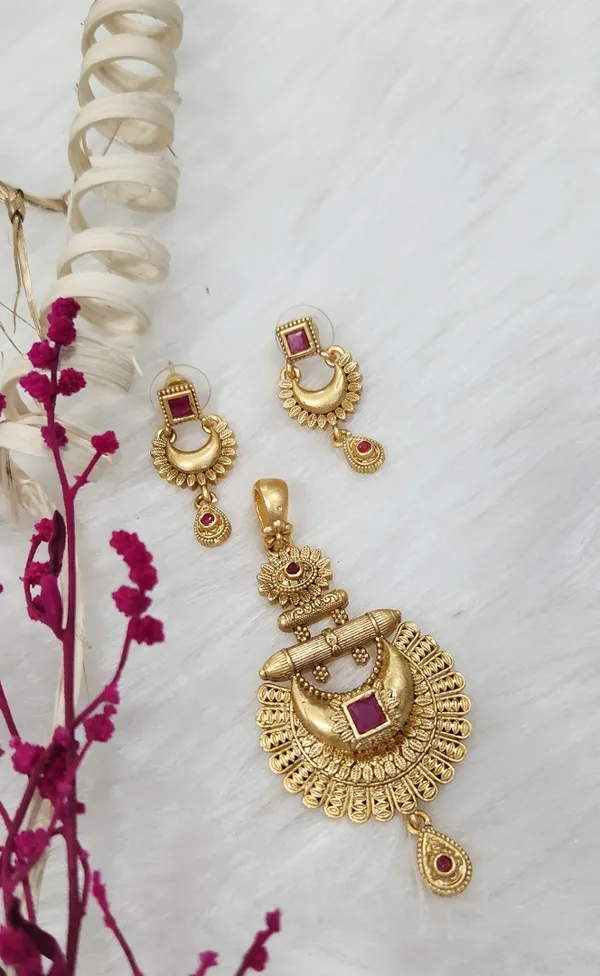 Rajwadi_Chandbali_Pendant_Set_With_earing